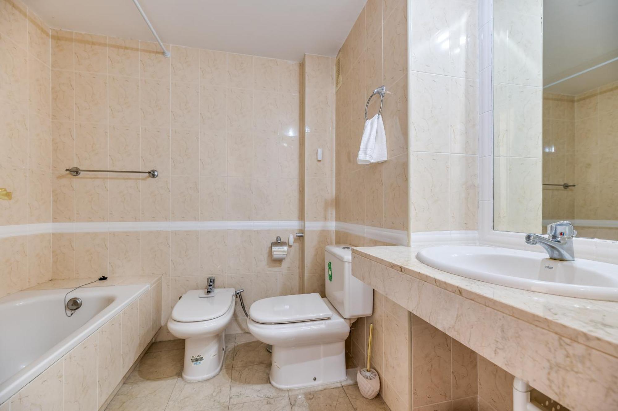 Cozy 2 Bdrm W Sea Views Next To Puerto Banus *