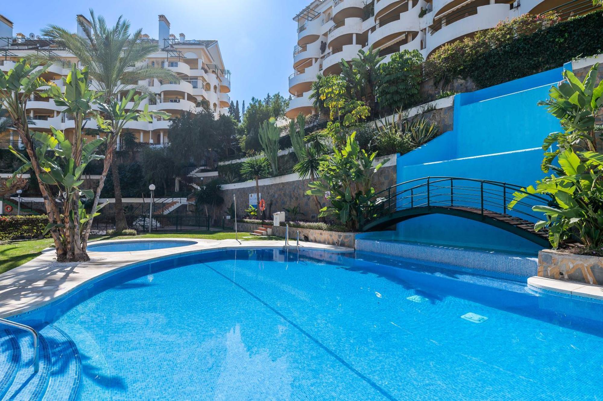 Cozy 2 Bdrm W Sea Views Next To Puerto Banus *