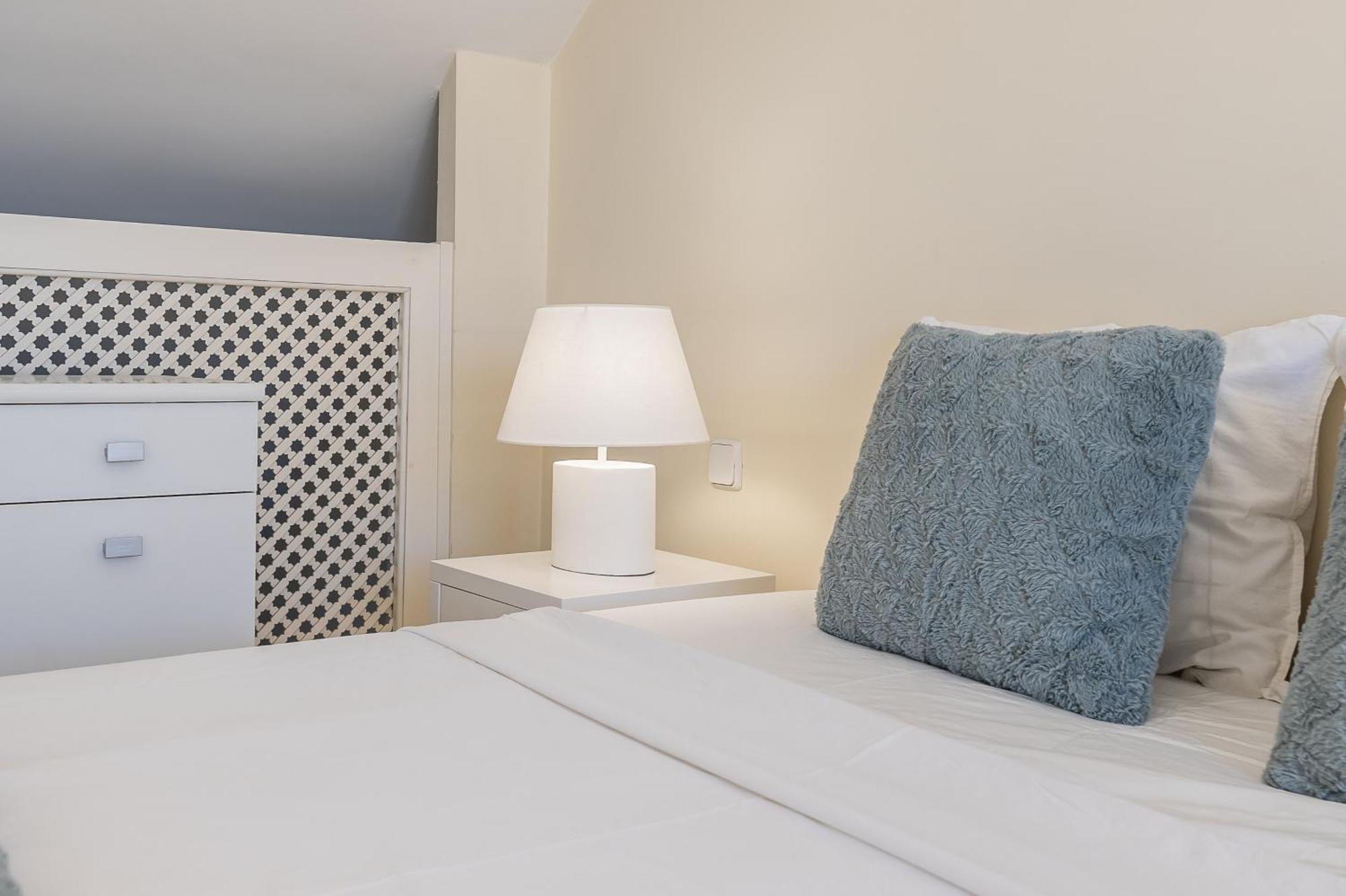 Cozy 2 Bdrm W Sea Views Next To Puerto Banus Apartment *