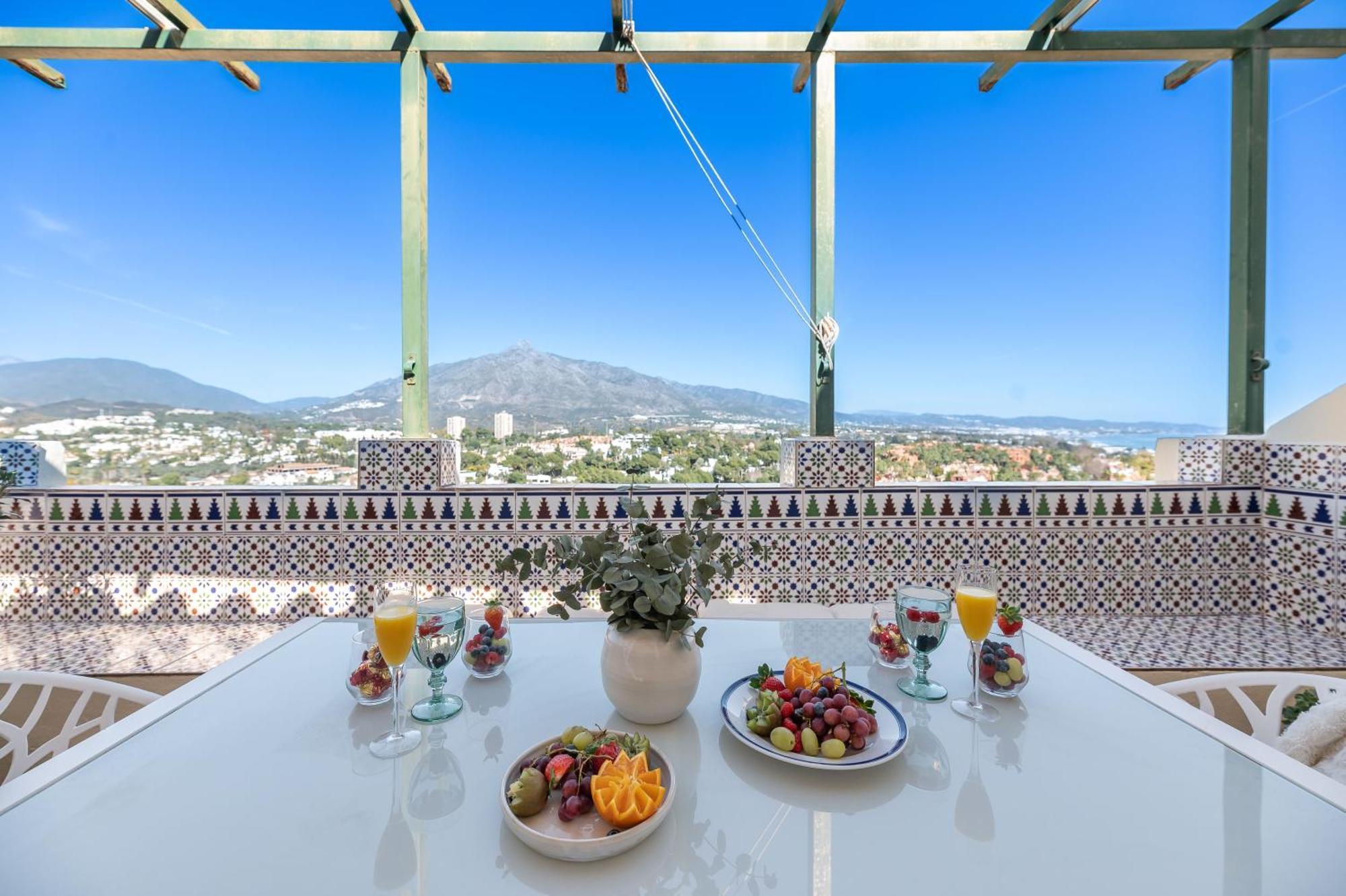 Cozy 2 Bdrm W Sea Views Next To Puerto Banus Apartment *