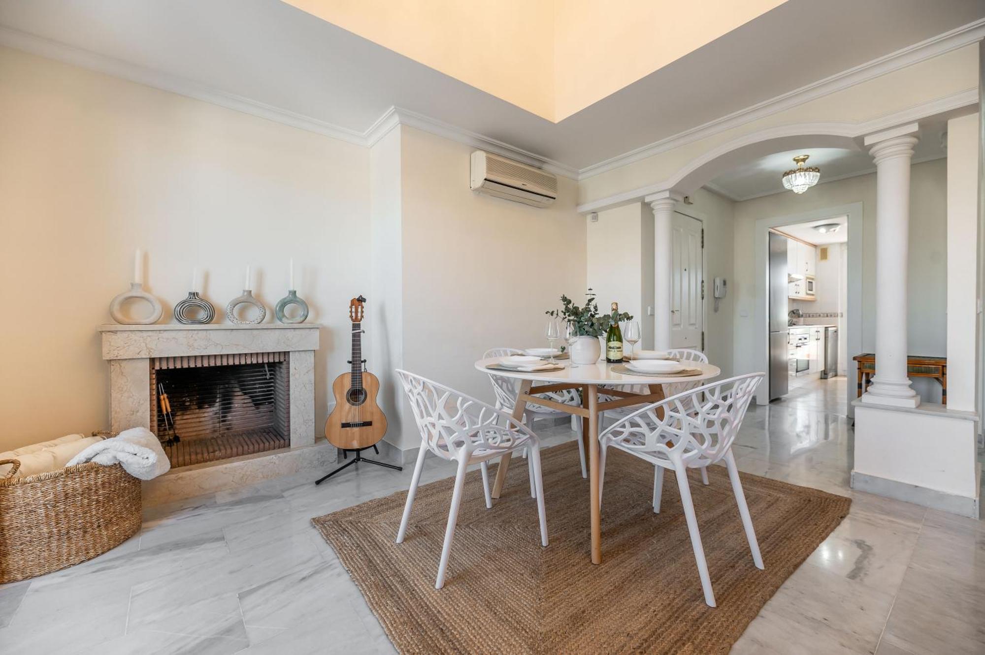 Cozy 2 Bdrm W Sea Views Next To Puerto Banus Marbella