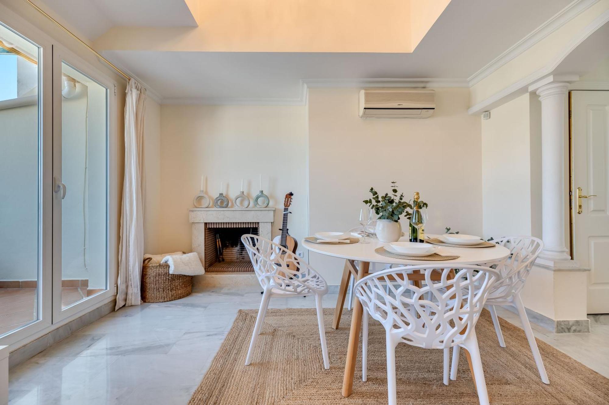 Apartment Cozy 2 Bdrm W Sea Views Next To Puerto Banus Marbella