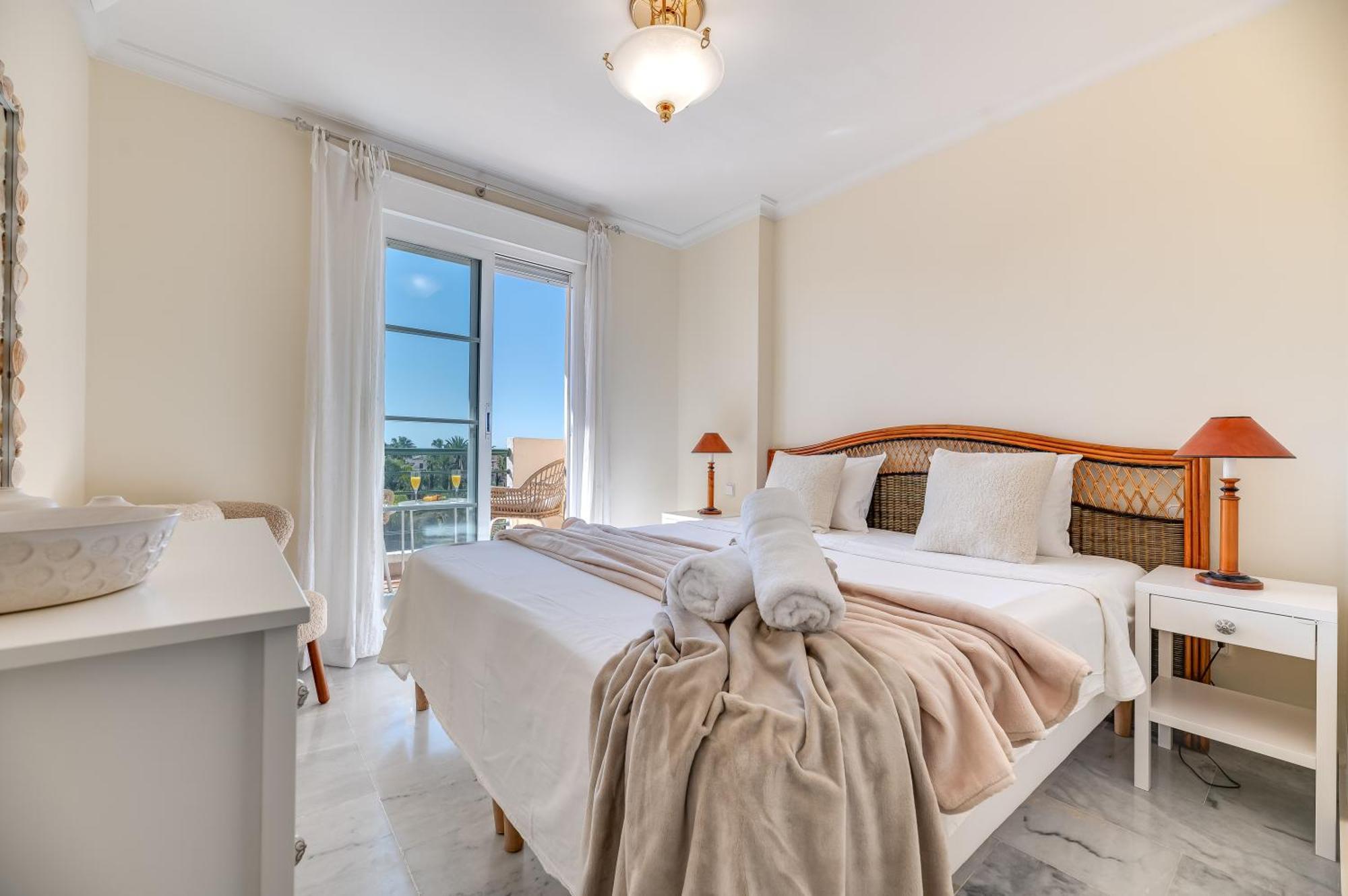 Cozy 2 Bdrm W Sea Views Next To Puerto Banus * Marbella