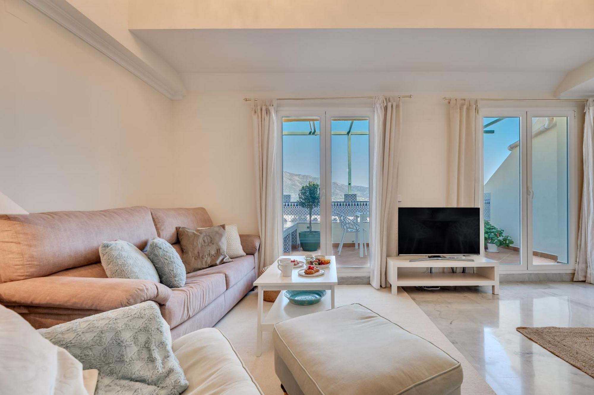 Cozy 2 Bdrm W Sea Views Next To Puerto Banus Marbella