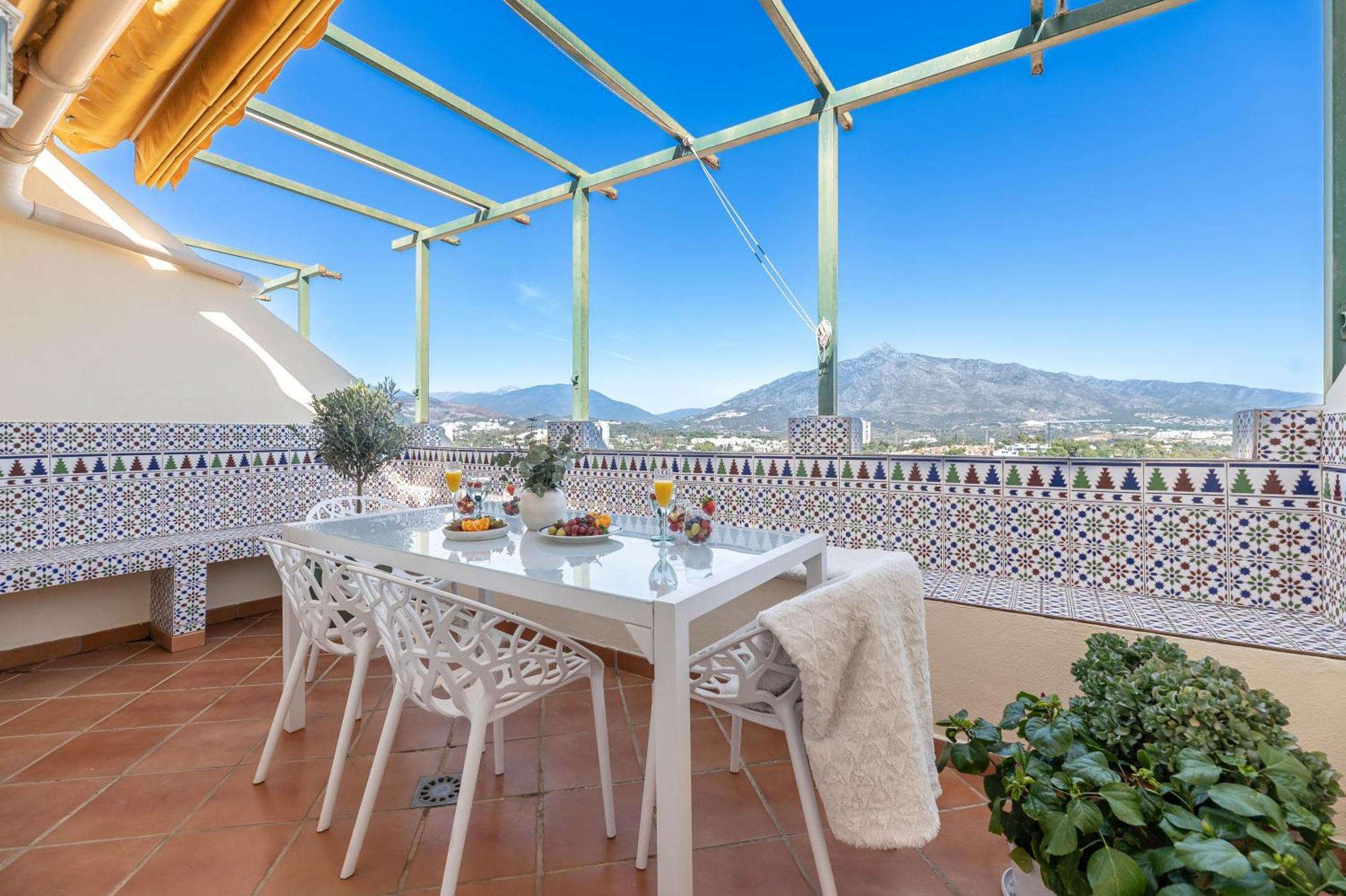Cozy 2 Bdrm W Sea Views Next To Puerto Banus
