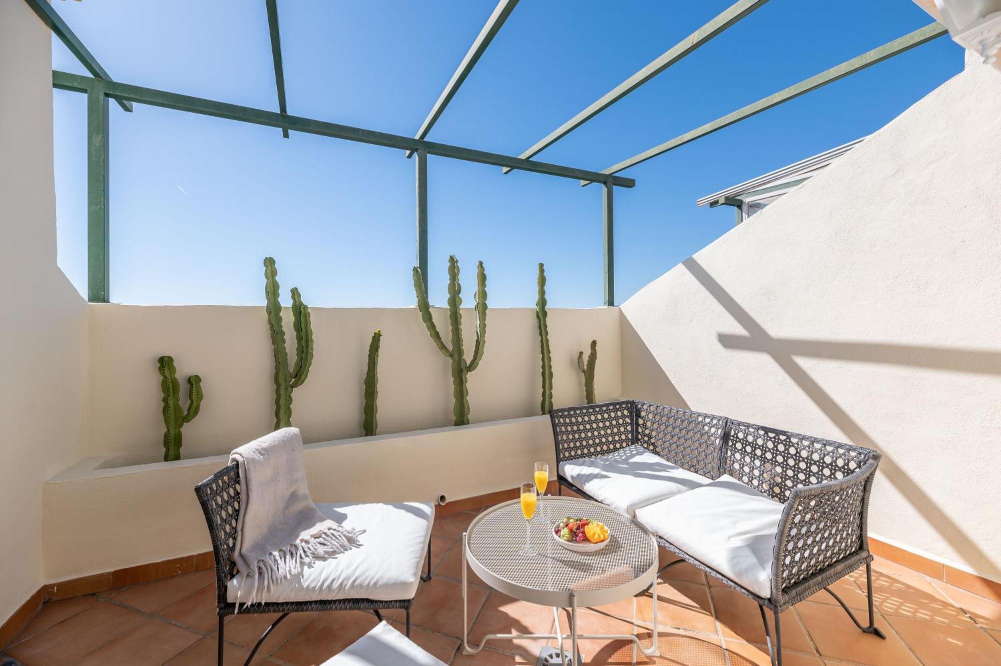 Cozy 2 Bdrm W Sea Views Next To Puerto Banus Apartment *