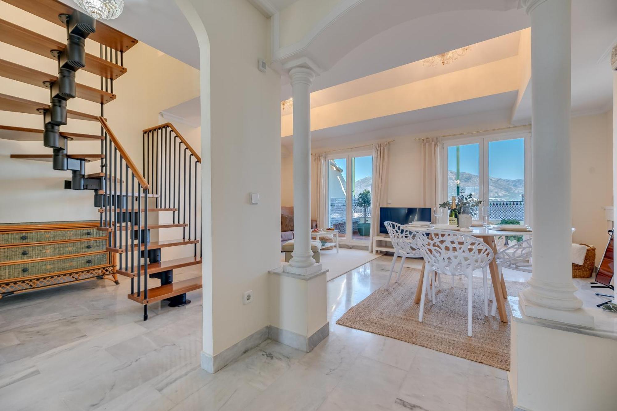 Apartment Cozy 2 Bdrm W Sea Views Next To Puerto Banus *