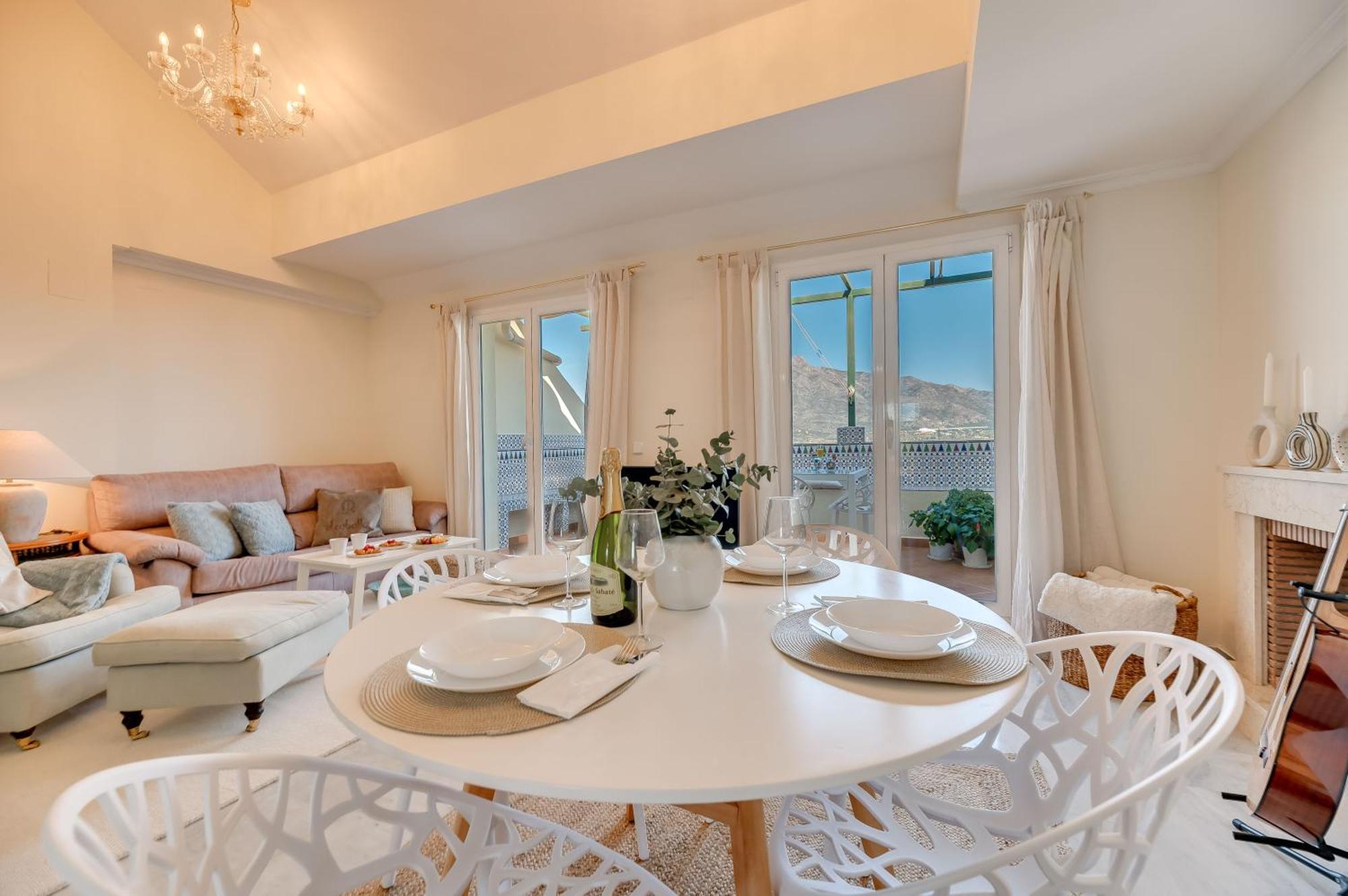 Cozy 2 Bdrm W Sea Views Next To Puerto Banus Marbella