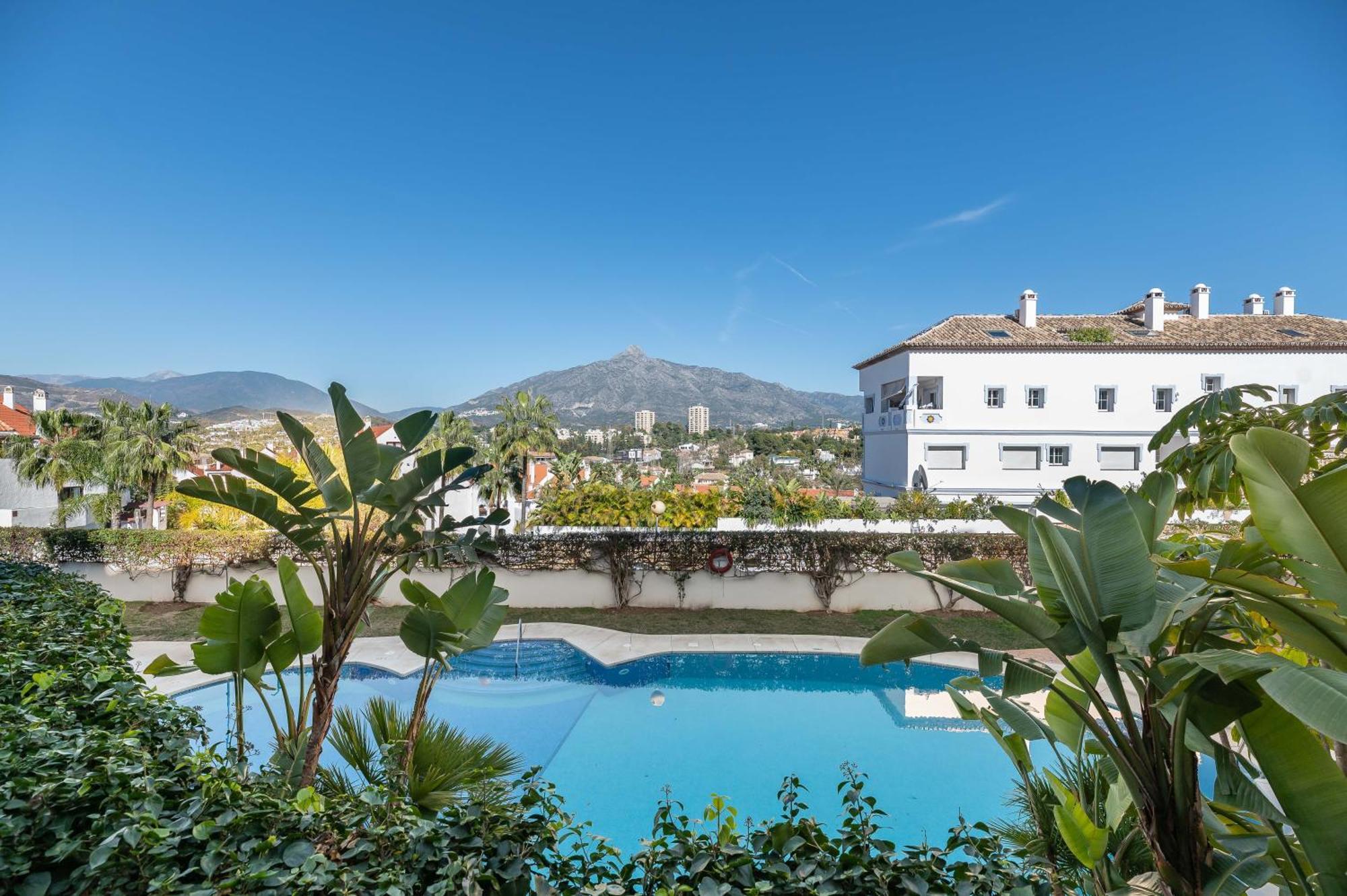 Apartment Cozy 2 Bdrm W Sea Views Next To Puerto Banus