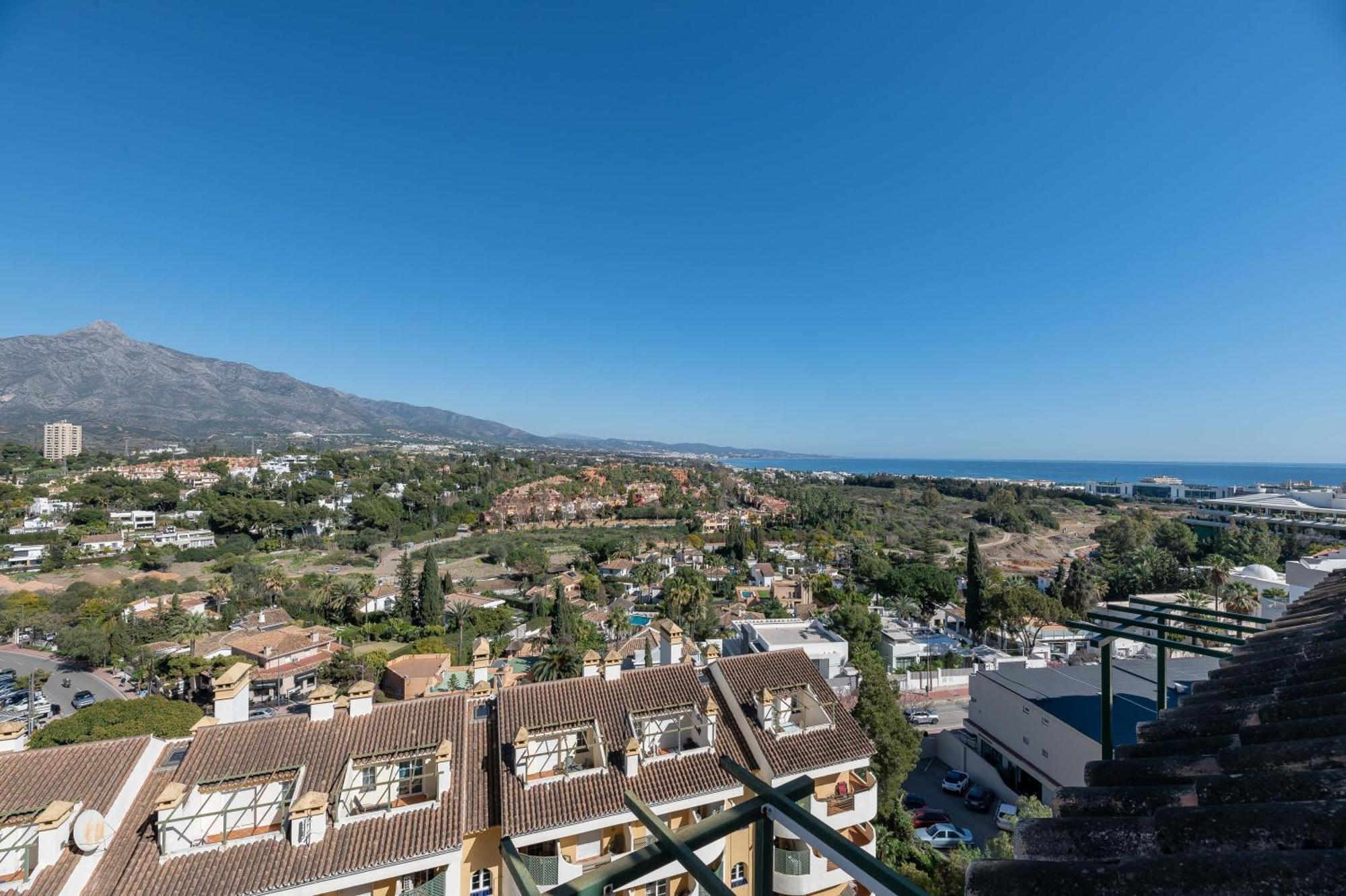Cozy 2 Bdrm W Sea Views Next To Puerto Banus *