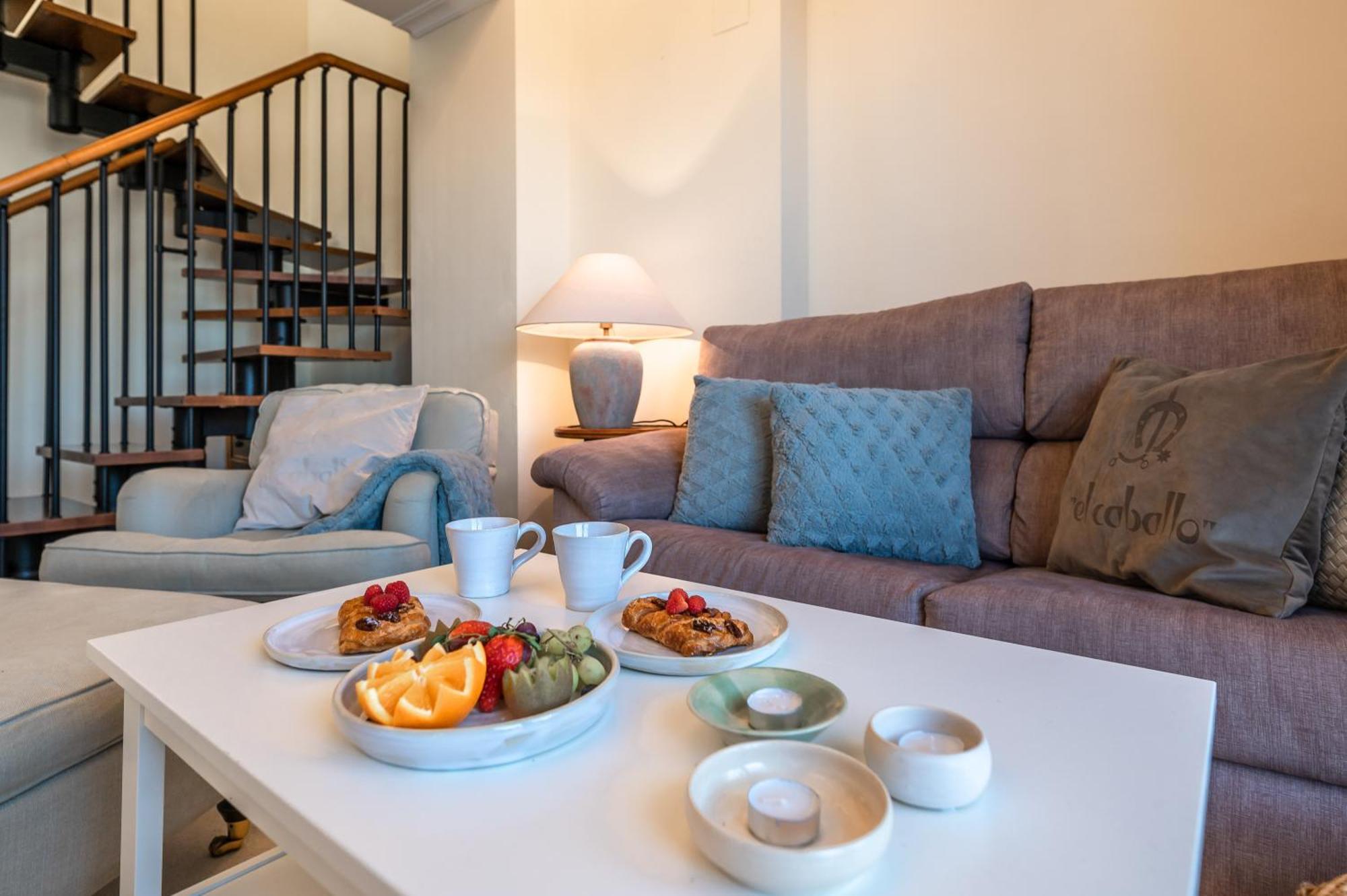 Cozy 2 Bdrm W Sea Views Next To Puerto Banus *