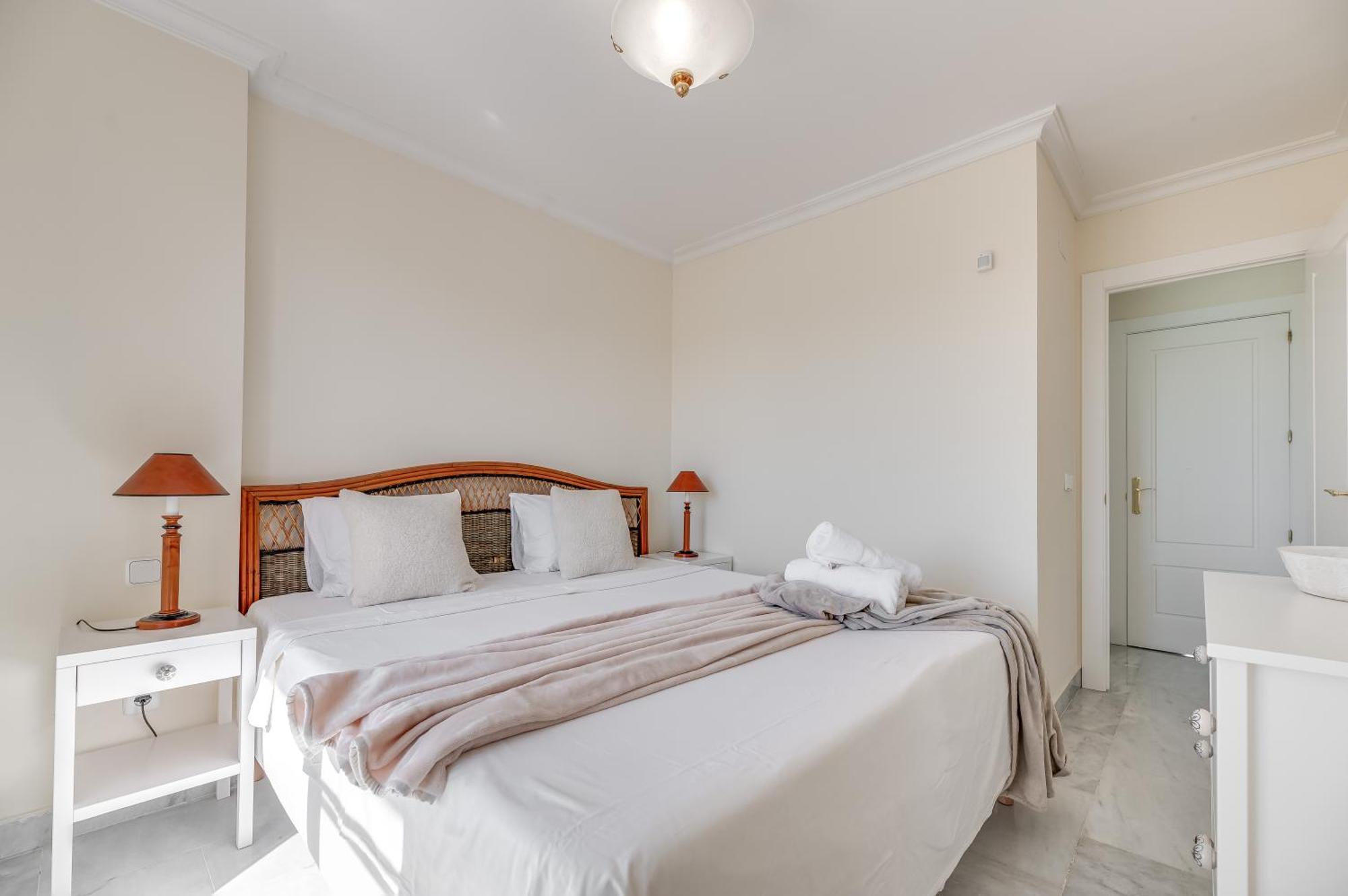Cozy 2 Bdrm W Sea Views Next To Puerto Banus Appartement Marbellac